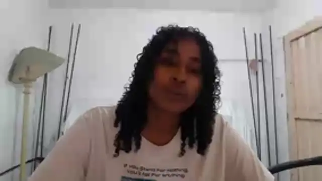 Snapshot of yohatinelly07 chatting on November 12, 2025, 9:40 pm yohatinelly07 online show from November 12, 2025, 9:40 pm