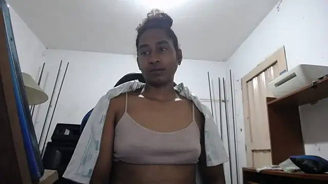 Snapshot of yohatinelly07 chatting on November 28, 2025, 8:25 am yohatinelly07 online show from November 28, 2025, 8:25 am