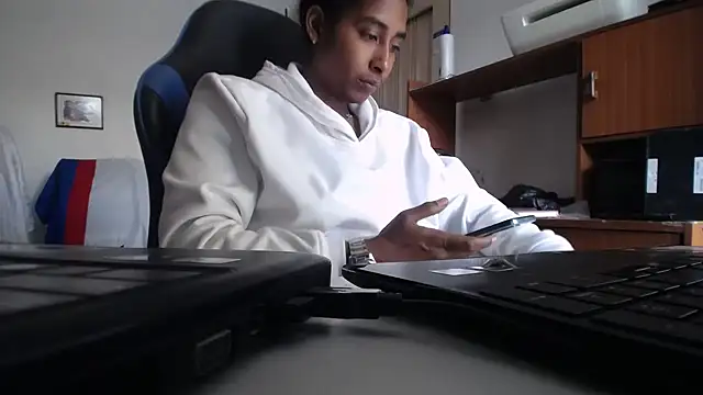 Snapshot of yohatinelly07 chatting on December 2, 2025, 9:05 pm yohatinelly07 online show from December 2, 2025, 9:05 pm