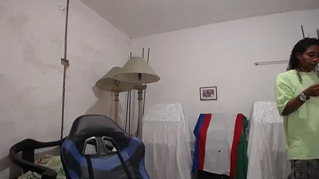 Snapshot of yohatinelly07 chatting on December 4, 2025, 12:59 pm yohatinelly07 online show from December 4, 2025, 12:59 pm