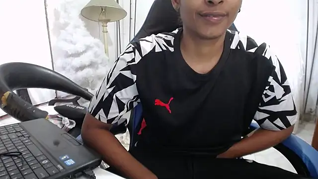 Snapshot of yohatinelly07 chatting on November 28, 2025, 8:31 pm yohatinelly07 online show from November 28, 2025, 8:31 pm