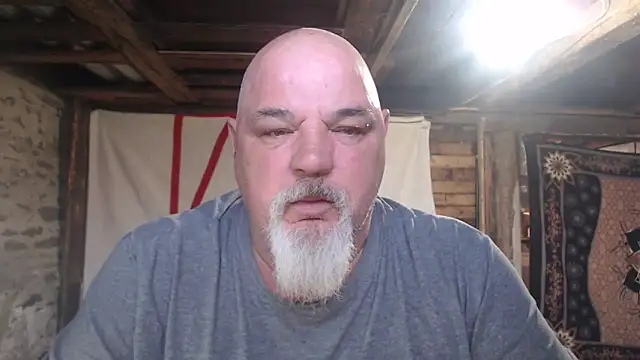 Newfiesausage1972 online show from April 20, 2026, 12:08 pm