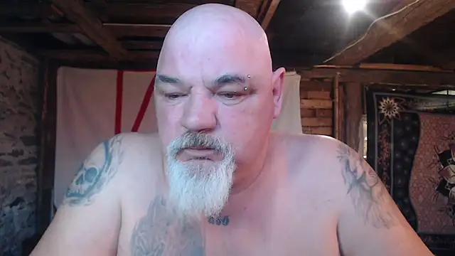 Newfiesausage1972 online show from March 27, 2026, 11:33 am