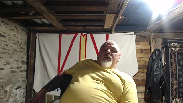 Newfiesausage1972 online show from December 19, 2025, 10:17 am