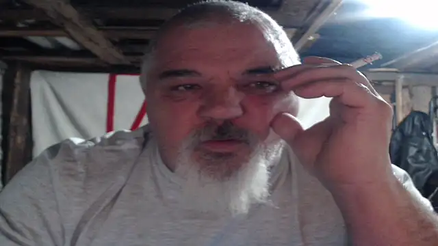 Newfiesausage1972 online show from November 16, 2025, 10:35 pm