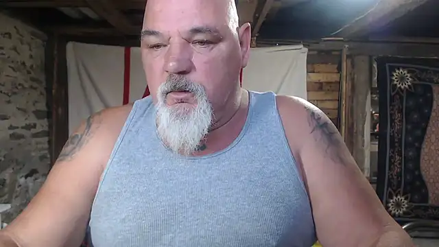 Newfiesausage1972 online show from July 25, 2026, 11:27 am