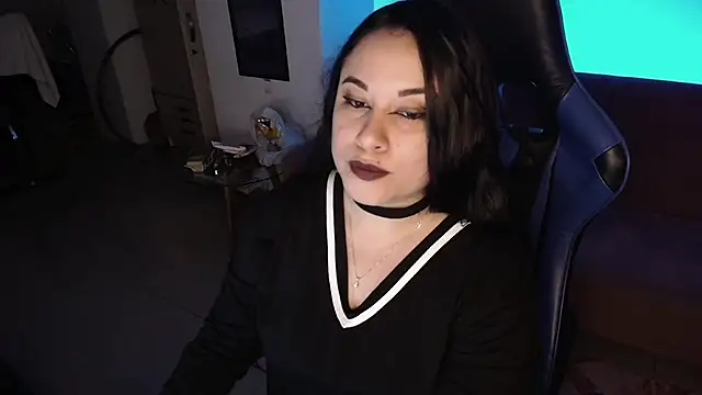 Snapshot of LauraHawkes chatting on November 15, 2025, 2:04 am LauraHawkes online show from November 15, 2025, 2:04 am