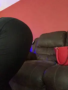 Snapshot of blndpolkadot chatting on February 12, 2025, 7:24 pm blndpolkadot online show from February 12, 2025, 7:24 pm