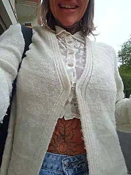 YourMommyBlair online show from October 19, 2025, 7:22 am