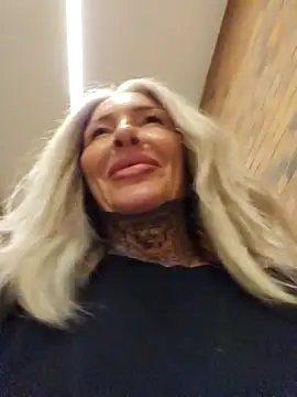 Snapshot of YourMommyBlair chatting on November 11, 2025, 11:38 am YourMommyBlair online show from November 11, 2025, 11:38 am