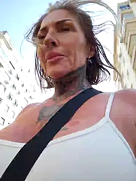 Snapshot of YourMommyBlair chatting on November 2, 2025, 10:31 am YourMommyBlair online show from November 2, 2025, 10:31 am