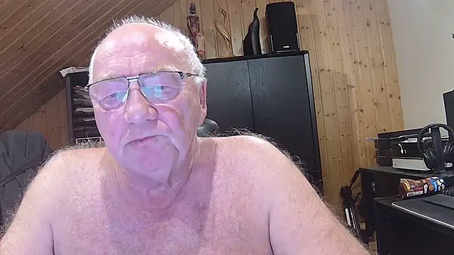 Snapshot of biggandybig chatting on June 6, 2026, 11:10 pm biggandybig online show from June 6, 2026, 11:10 pm