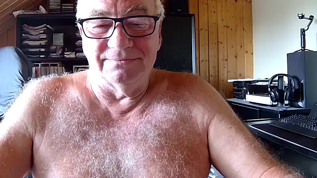 Snapshot of biggandybig chatting on July 1, 2026, 10:26 am biggandybig online show from July 1, 2026, 10:26 am