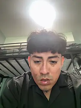 Luisrtrrr online show from July 5, 2026, 9:43 pm