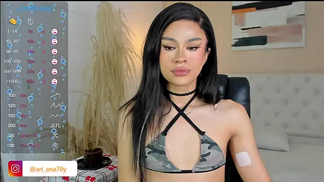 Snapshot of LOISE-XX chatting on November 26, 2025, 6:57 am LOISE-XX online show from November 26, 2025, 6:57 am