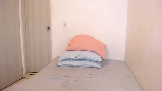 Snapshot of Megan_mancini chatting on December 4, 2025, 3:44 pm Megan mancini online show from December 4, 2025, 3:44 pm