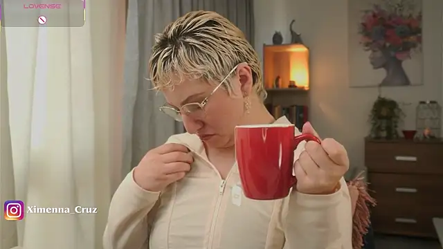 Snapshot of Ximenna_Cruz chatting on January 10, 2026, 12:22 pm Ximenna Cruz online show from January 10, 2026, 12:22 pm