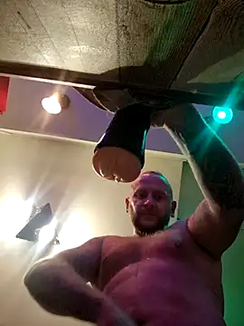 Snapshot of RomWoolf chatting on February 24, 2025, 10:25 pm RomWoolf online show from February 24, 2025, 10:25 pm