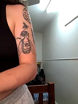 Snapshot of atenealovve_77 chatting on March 18, 2025, 3:33 pm atenealovve 77 online show from March 18, 2025, 3:33 pm