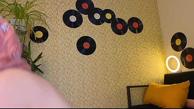 Snapshot of EmmyAmbros chatting on November 7, 2025, 1:10 am EmmyAmbros online show from November 7, 2025, 1:10 am