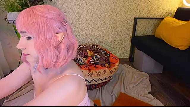 Snapshot of EmmyAmbros chatting on October 23, 2025, 11:36 pm EmmyAmbros online show from October 23, 2025, 11:36 pm