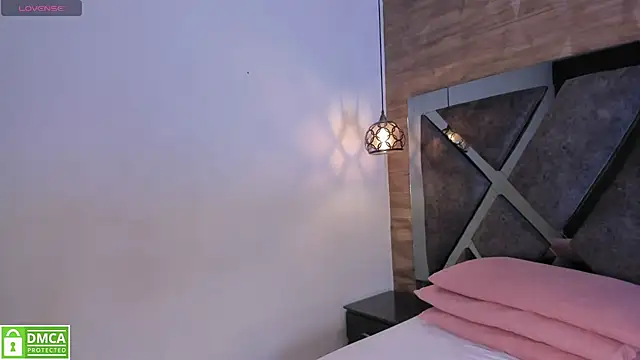 Snapshot of Venus_velez_ chatting on June 23, 2026, 12:47 pm Venus velez online show from June 23, 2026, 12:47 pm
