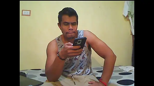 Snapshot of lozter345 chatting on November 13, 2025, 6:12 pm lozter345 online show from November 13, 2025, 6:12 pm