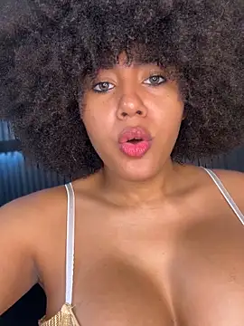 Snapshot of kendall_coxx chatting on December 4, 2025, 8:35 am kendall coxx online show from December 4, 2025, 8:35 am