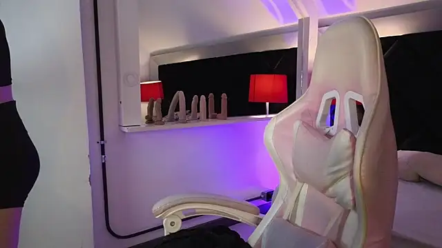 Angela Torres  online show from March 24, 2026, 6:52 pm