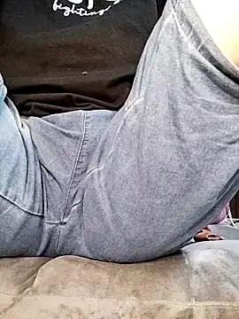 Snapshot of Mie610 chatting on February 17, 2025, 11:33 pm Mie610 online show from February 17, 2025, 11:33 pm