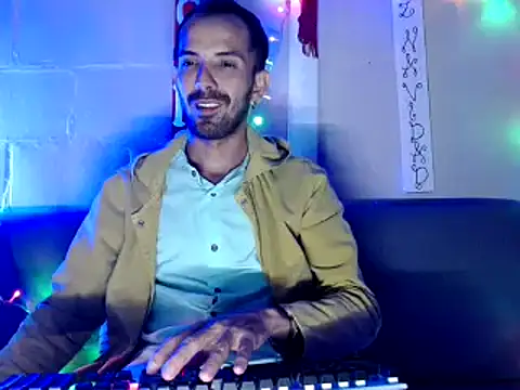 Snapshot of Tomas_Tylor chatting on December 24, 2024, 2:54 am Tomas Tylor online show from December 24, 2024, 2:54 am