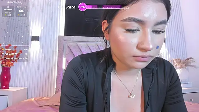 Zayda 1 online show from November 4, 2025, 7:39 pm