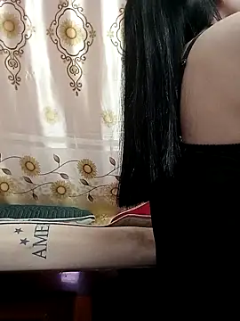 Snapshot of NgocQuyen2K chatting on November 24, 2025, 10:10 pm NgocQuyen2K online show from November 24, 2025, 10:10 pm