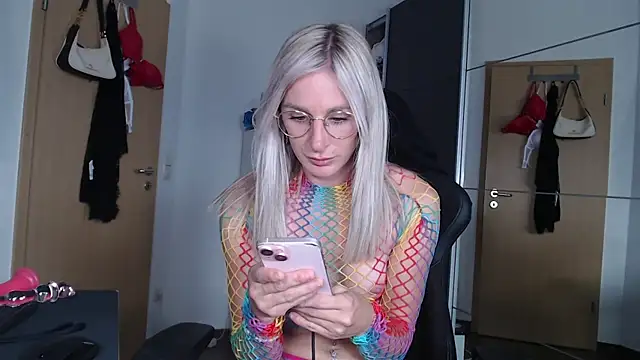 Snapshot of Liana_Lou chatting on September 13, 2025, 3:56 pm Liana Lou online show from September 13, 2025, 3:56 pm