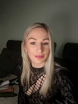 Snapshot of Liana_Lou chatting on February 21, 2025, 11:11 am Liana Lou online show from February 21, 2025, 11:11 am