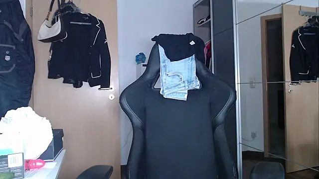 Snapshot of Liana_Lou chatting on September 11, 2025, 5:35 pm Liana Lou online show from September 11, 2025, 5:35 pm