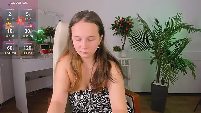 Snapshot of Ketrin_n_ chatting on October 28, 2025, 6:12 am Ketrin n online show from October 28, 2025, 6:12 am