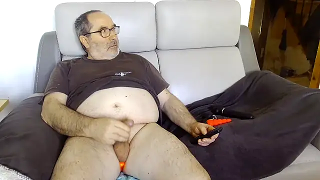 gillou1234 online show from March 7, 2025, 9:07 am