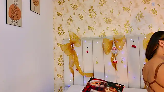 Snapshot of Sara_Desire chatting on December 14, 2025, 12:22 pm Sara Desire online show from December 14, 2025, 12:22 pm