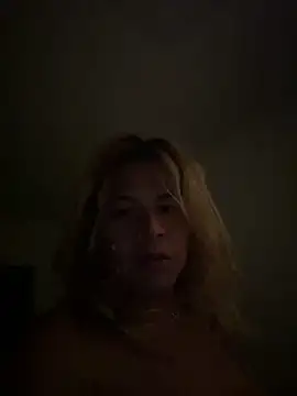 Snapshot of allissonw13 chatting on May 4, 2026, 4:16 am allissonw13 online show from May 4, 2026, 4:16 am
