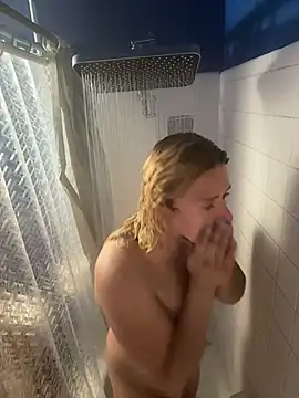 allissonw13 online show from December 5, 2025, 3:38 am