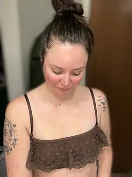 Snapshot of Blaze_Baby chatting on February 9, 2026, 3:21 pm Blaze Baby online show from February 9, 2026, 3:21 pm