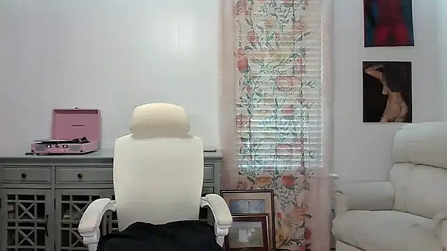 Snapshot of Blaze_Baby chatting on September 15, 2025, 2:39 pm Blaze Baby online show from September 15, 2025, 2:39 pm