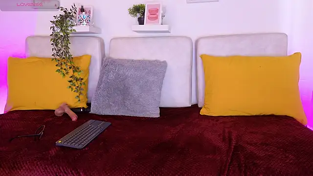 Snapshot of Malka_Burning chatting on March 3, 2026, 8:05 pm Malka Burning online show from March 3, 2026, 8:05 pm