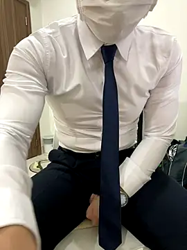 harrylouis1357 online show from December 4, 2024, 1:47 pm