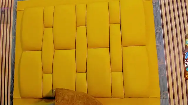 kriixtybrown online show from March 15, 2026, 1:34 am