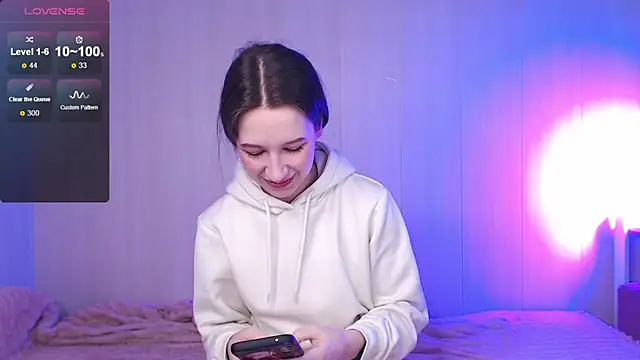 ur kitty   online show from December 14, 2025, 9:04 am