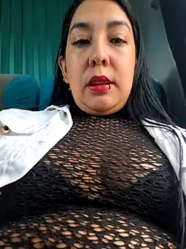 Snapshot of Bella_keny chatting on October 1, 2025, 4:44 pm Bella keny online show from October 1, 2025, 4:44 pm