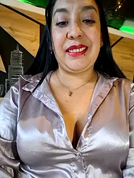 Snapshot of Bella_keny chatting on November 15, 2025, 7:07 pm Bella keny online show from November 15, 2025, 7:07 pm