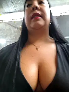 Snapshot of Bella_keny chatting on October 24, 2025, 5:56 pm Bella keny online show from October 24, 2025, 5:56 pm